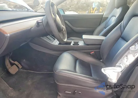 2022 Tesla Model Y z USA, uszkodzony, nr VIN 7SAYGDEE4NF446982